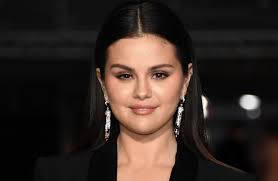 Selena Gomez Goes Red in Floral Minidress to Celebrate 31st Birthday – WWD